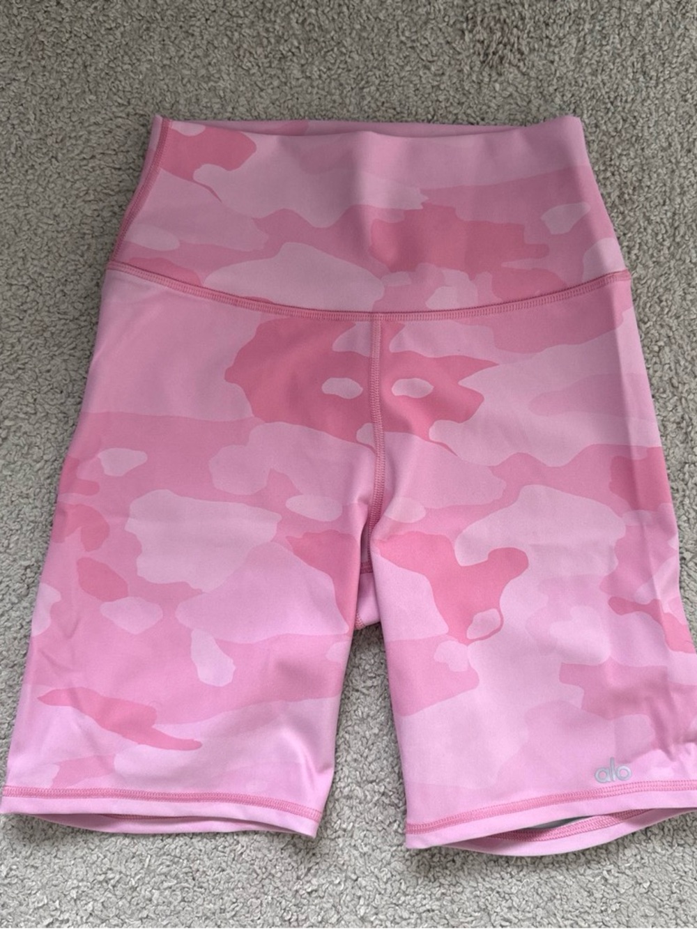 Alo Yoga High-Waist Pink Camo Women’s Bike Shorts sizeM